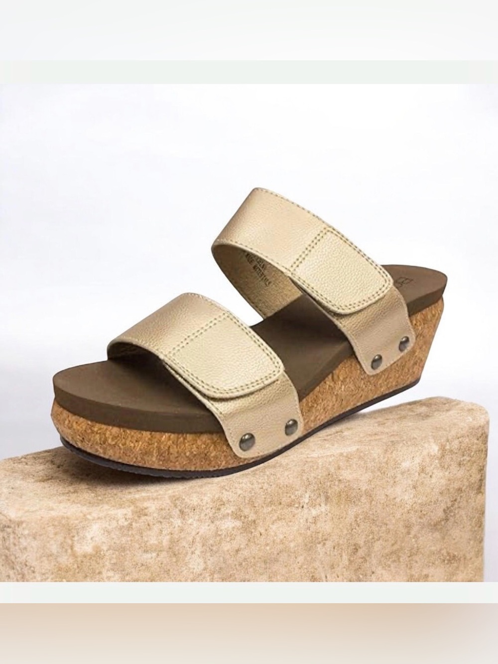 Boutique CORKYS GOLD cork base wedges women’s size 9